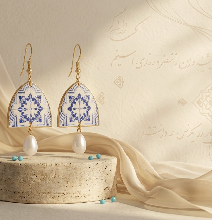 Boucles d'oreilles Rumi, motifs azulejos bleus avec perles, sur pierre travertin